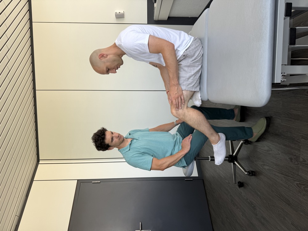 Samuel Monderer en consultation avec un patient